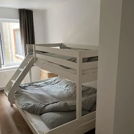 Seaview Heist: 3-bedroom Flat By The Daire