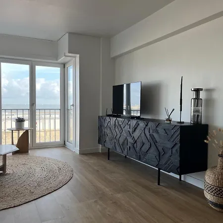 Seaview Heist: 3-bedroom Flat By The Knokke-Heist