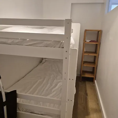 Seaview Heist: 3-bedroom Flat By The