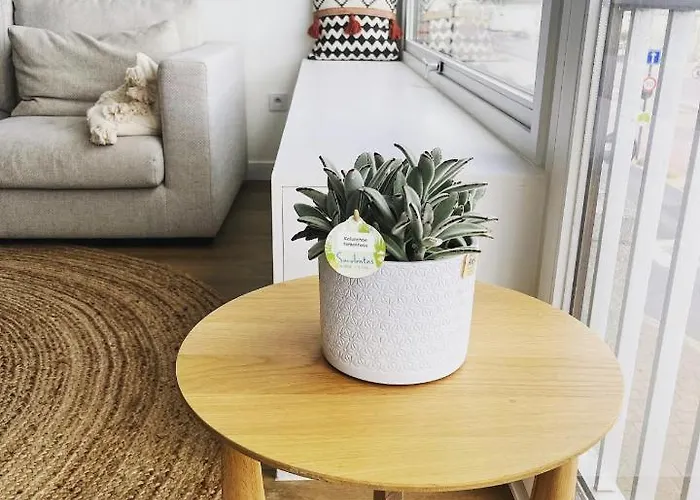 Seaview Heist: 3-bedroom Flat By The アパート