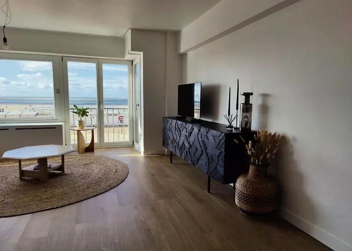 アパート Seaview Heist: 3-bedroom Flat By The