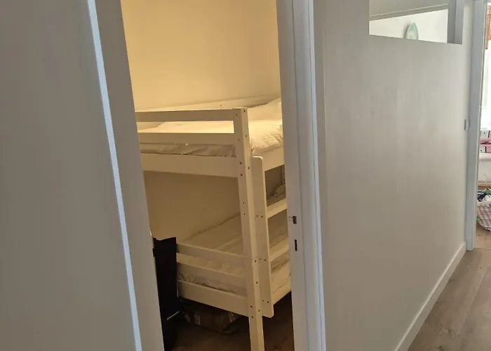 Seaview Heist: 3-bedroom Flat By The *