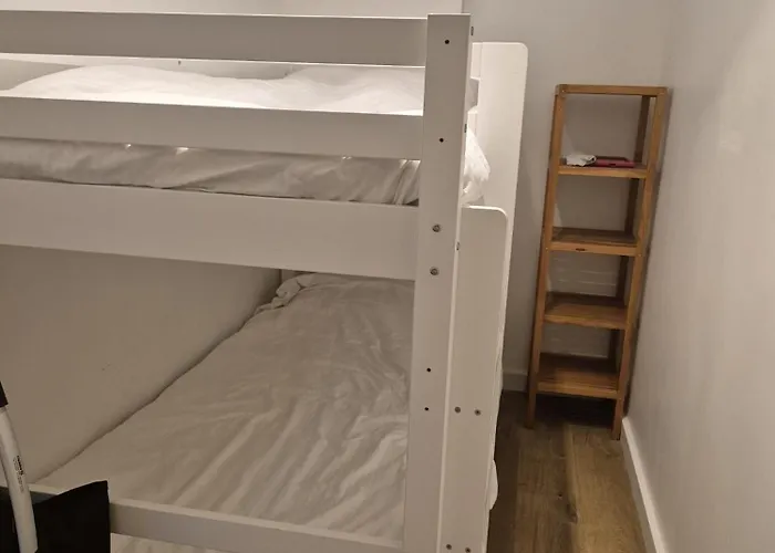 Seaview Heist: 3-bedroom Flat By The